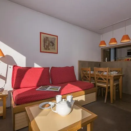 Sleeps 4 *